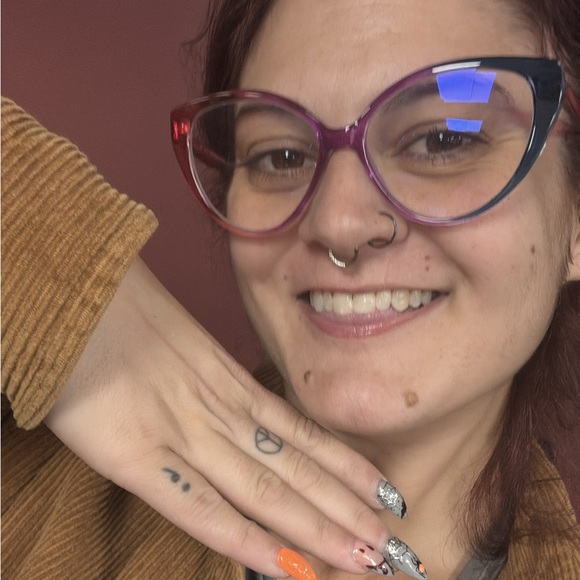 Meet your Posher, Jess - Picture 2 of 4